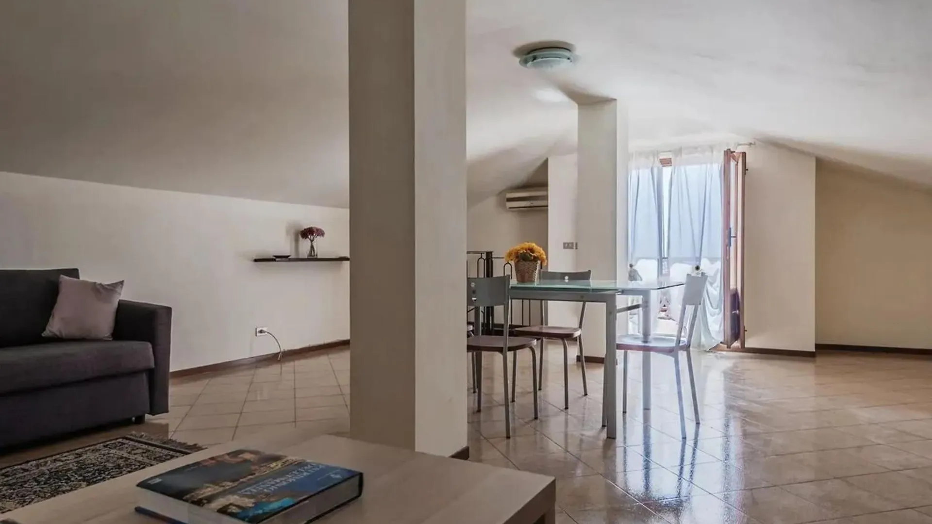 Spacious Apartment With Sea View In Aci Castello